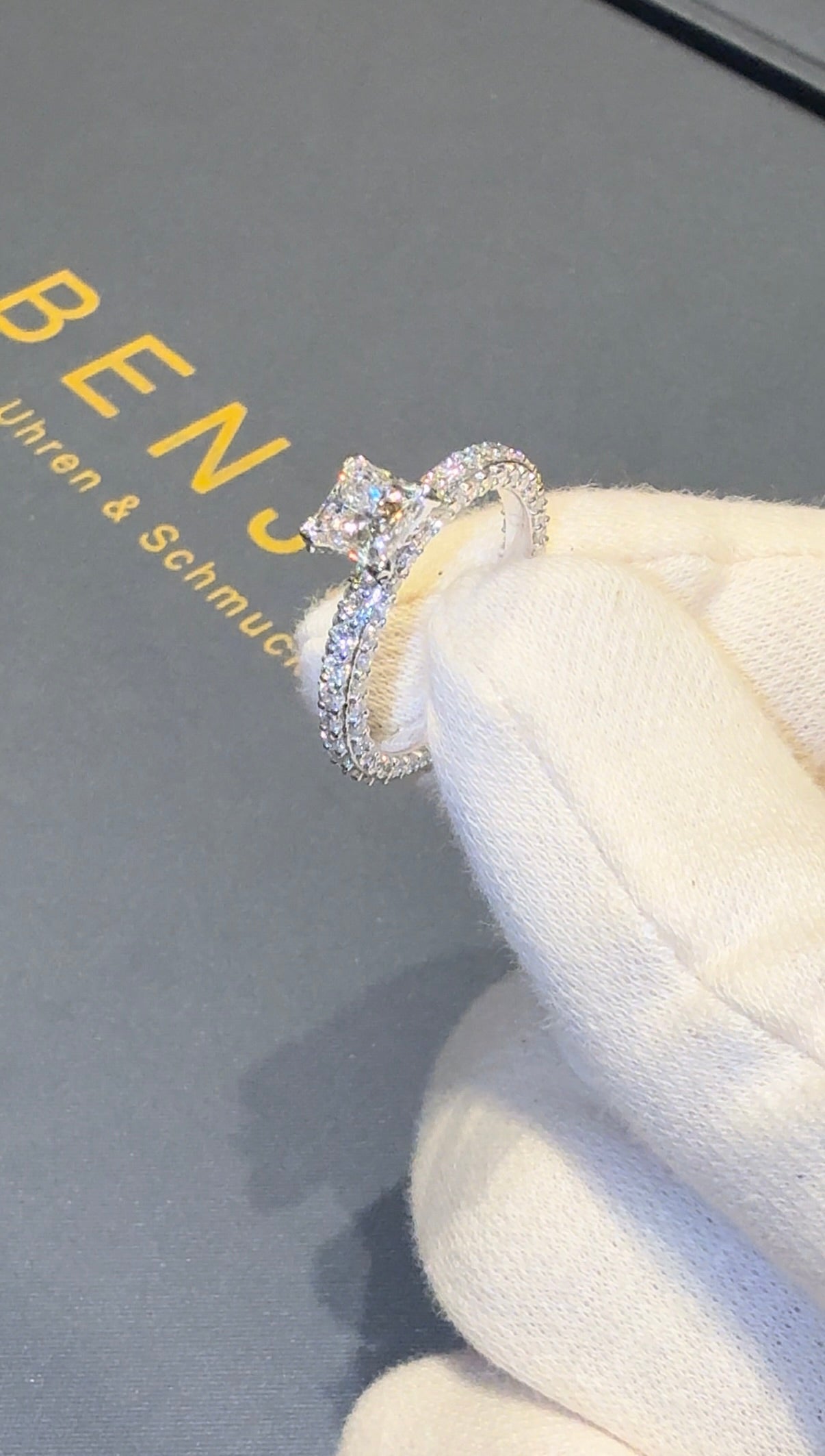 Für den Antrag, den Jahrestag oder den großen Geburtstag: Ein Ring, der Herzen erobert